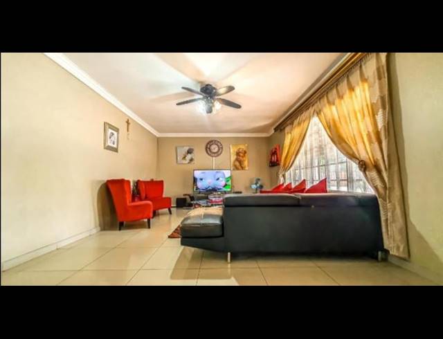 4 BEDROOM HOUSE FOR SALE IN ARBORETUM